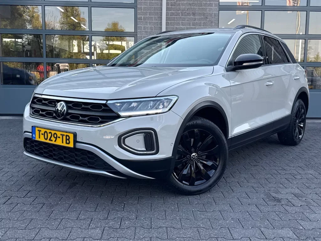 Volkswagen T-Roc (2023) — foto 1