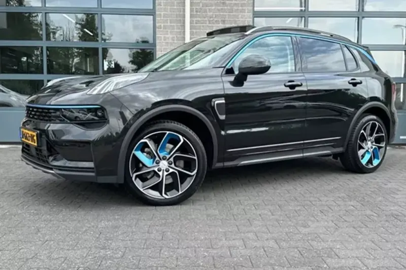 Lynk & Co 01 (2023)