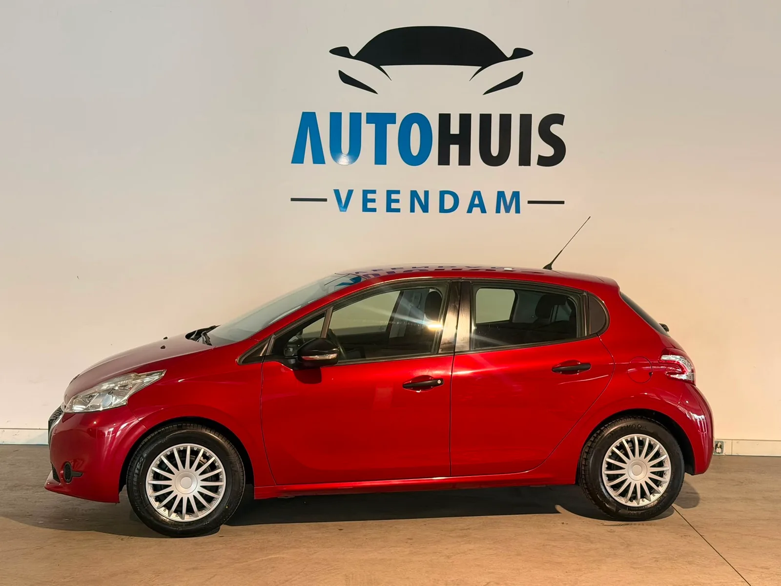 Peugeot 208 (2013) — foto 1