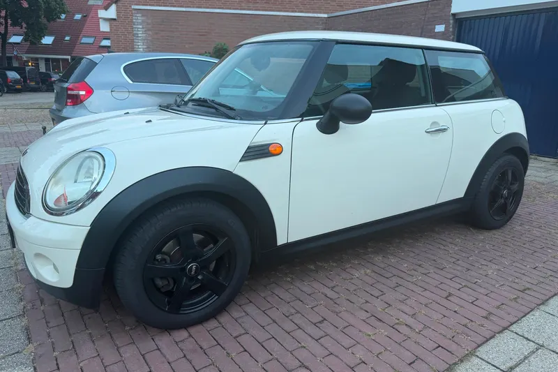MINI One (2009)