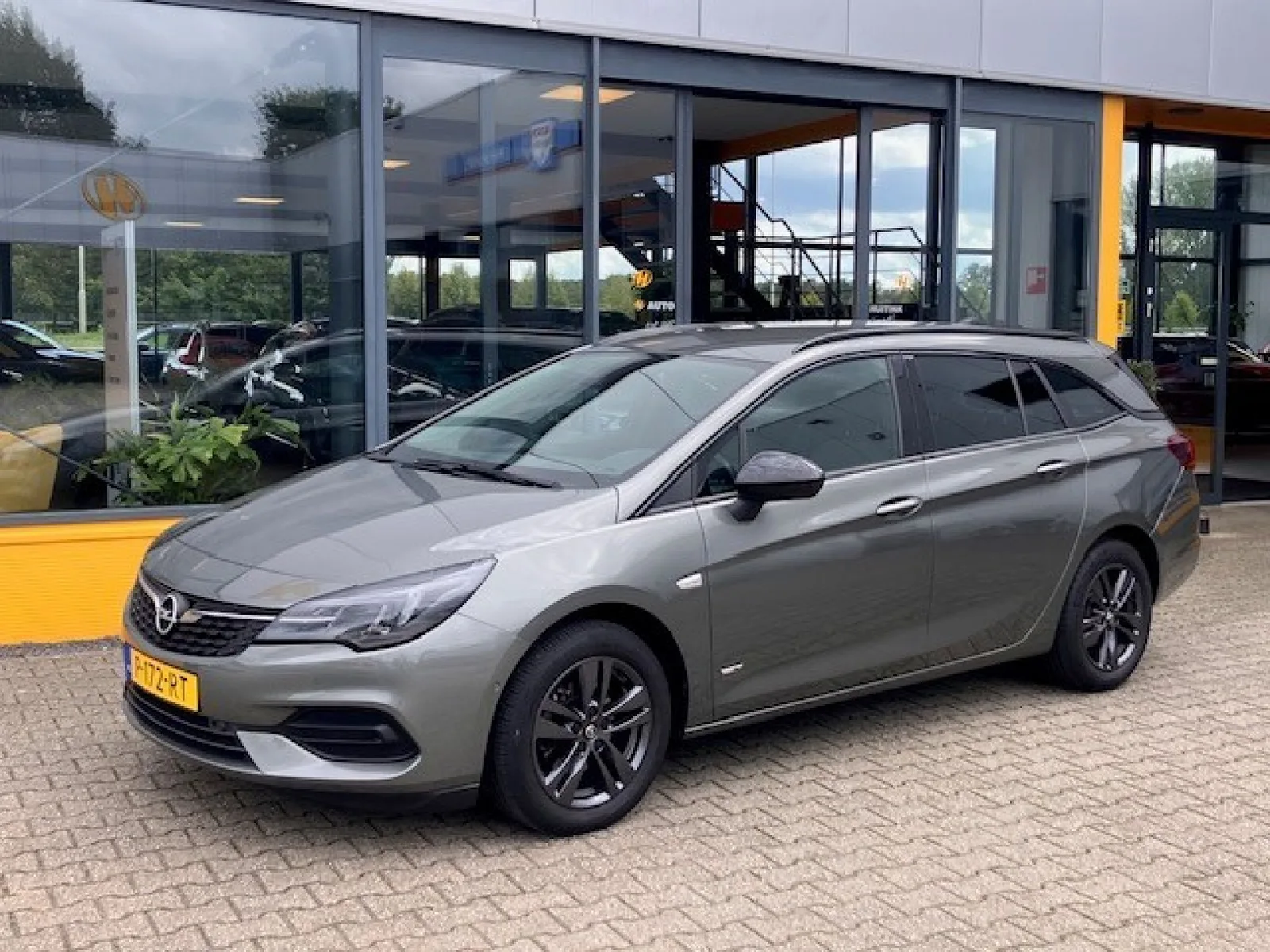 Opel Astra (2022) — foto 1