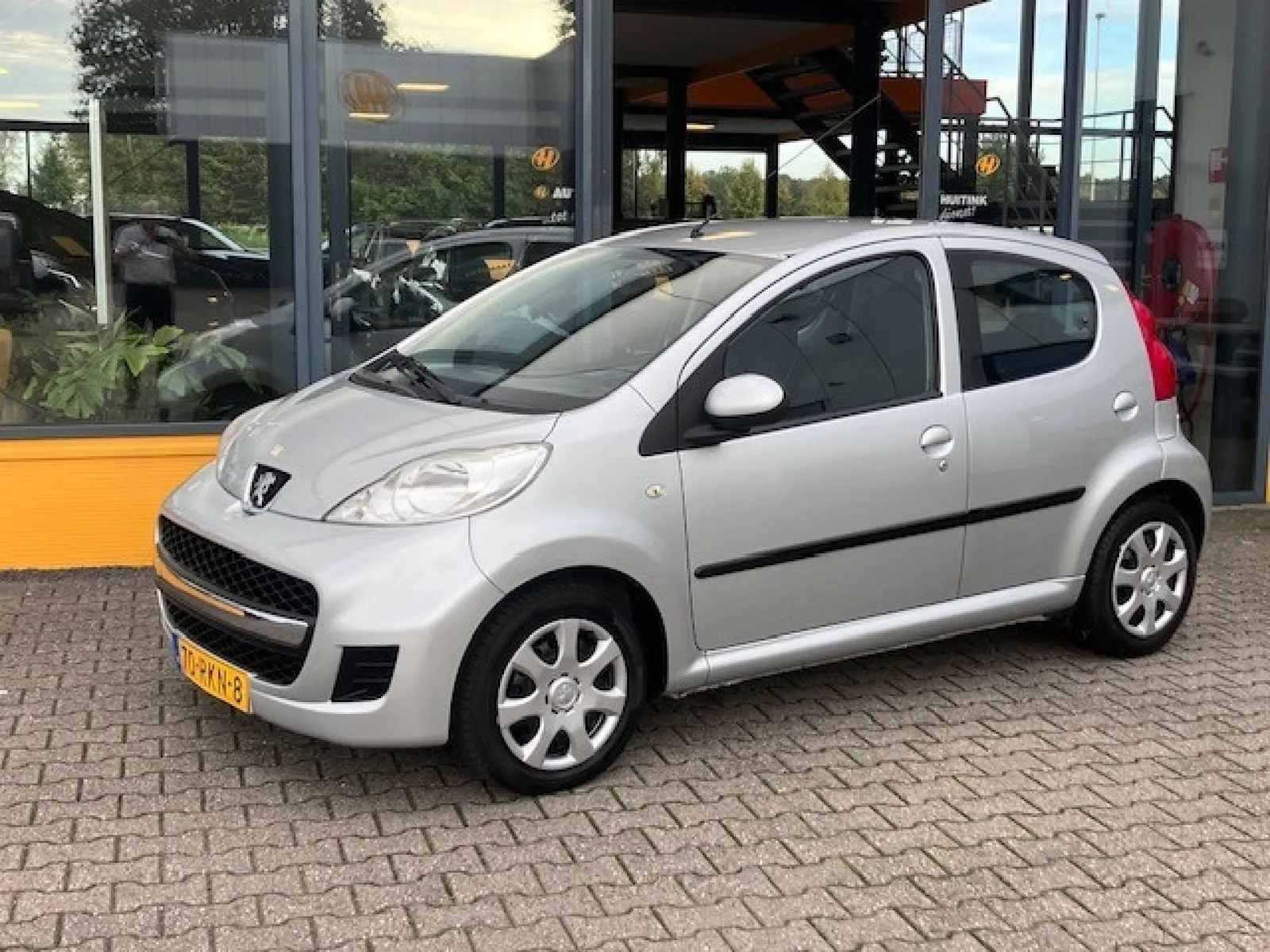 Peugeot 107 (2011) — foto 1