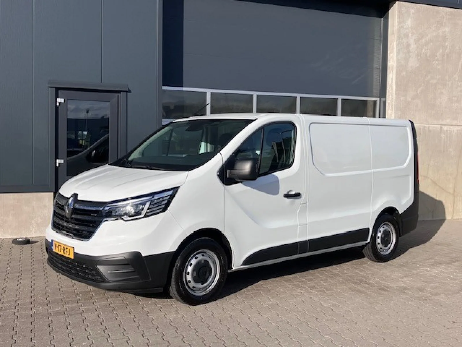 Renault Trafic (2024) — foto 1
