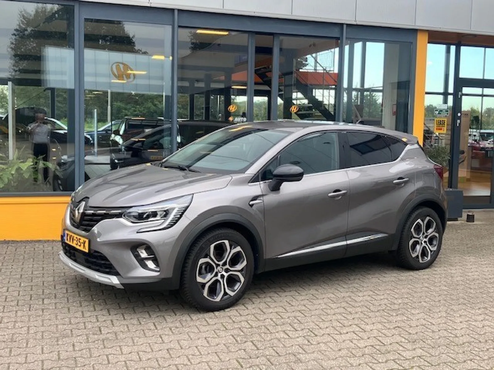 Renault Captur (2023) — foto 1