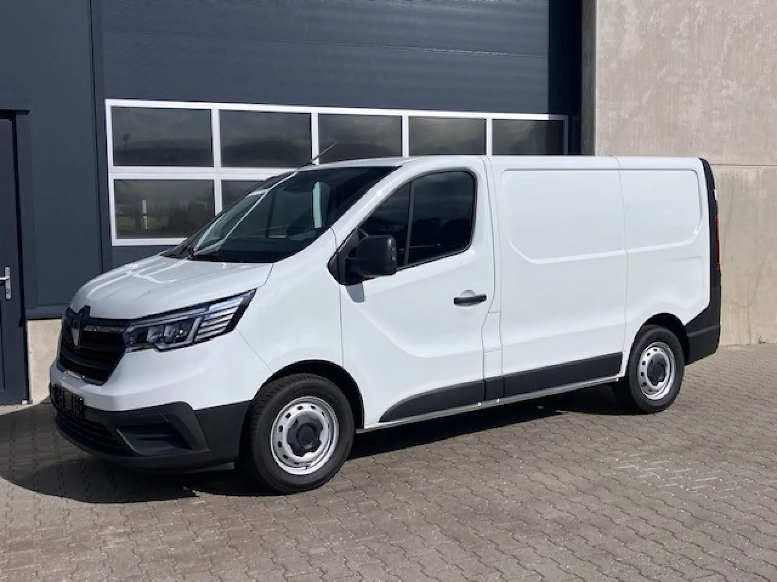 Renault Trafic (2024) — foto 1
