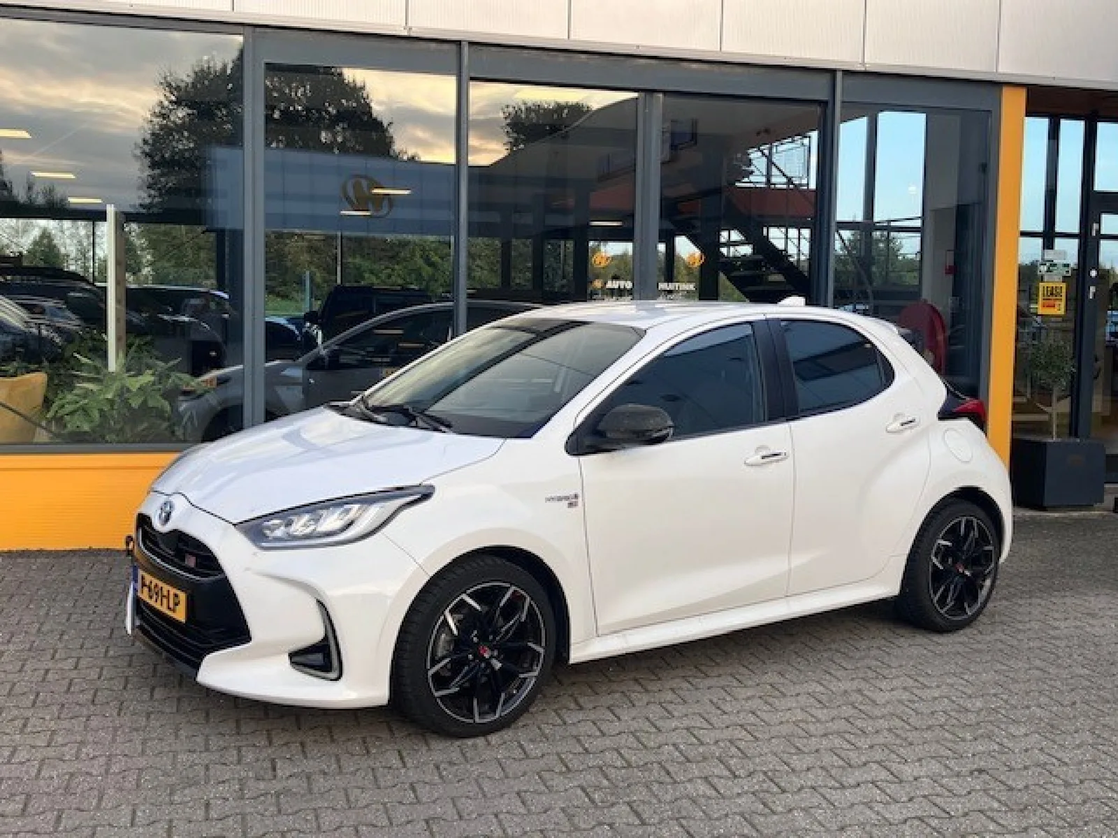 Toyota Yaris (2021) — foto 1