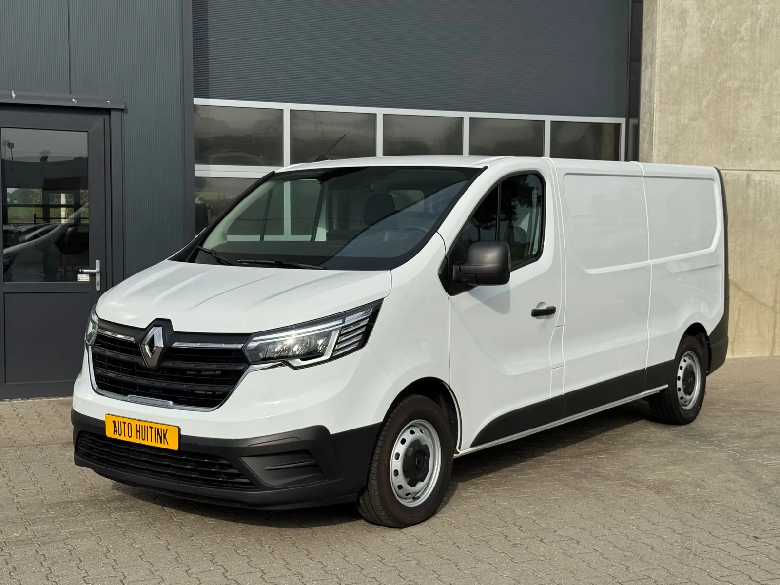 Renault Trafic (2024) — foto 1