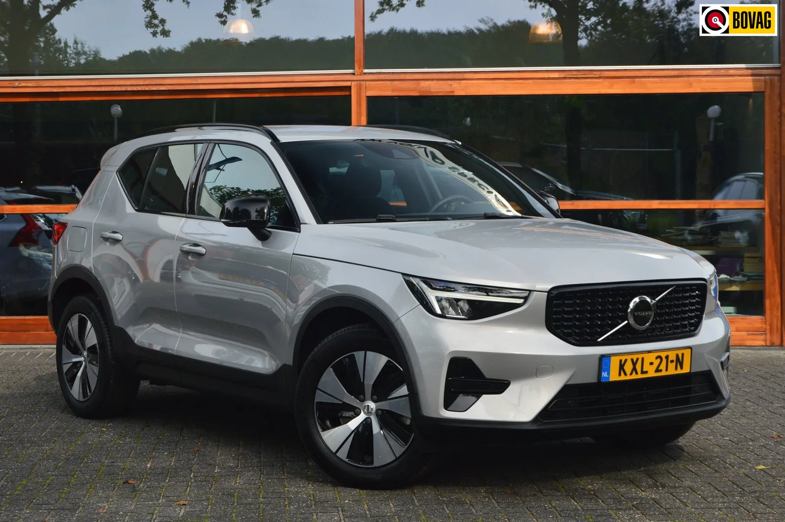 Volvo XC40 (2023) — foto 1