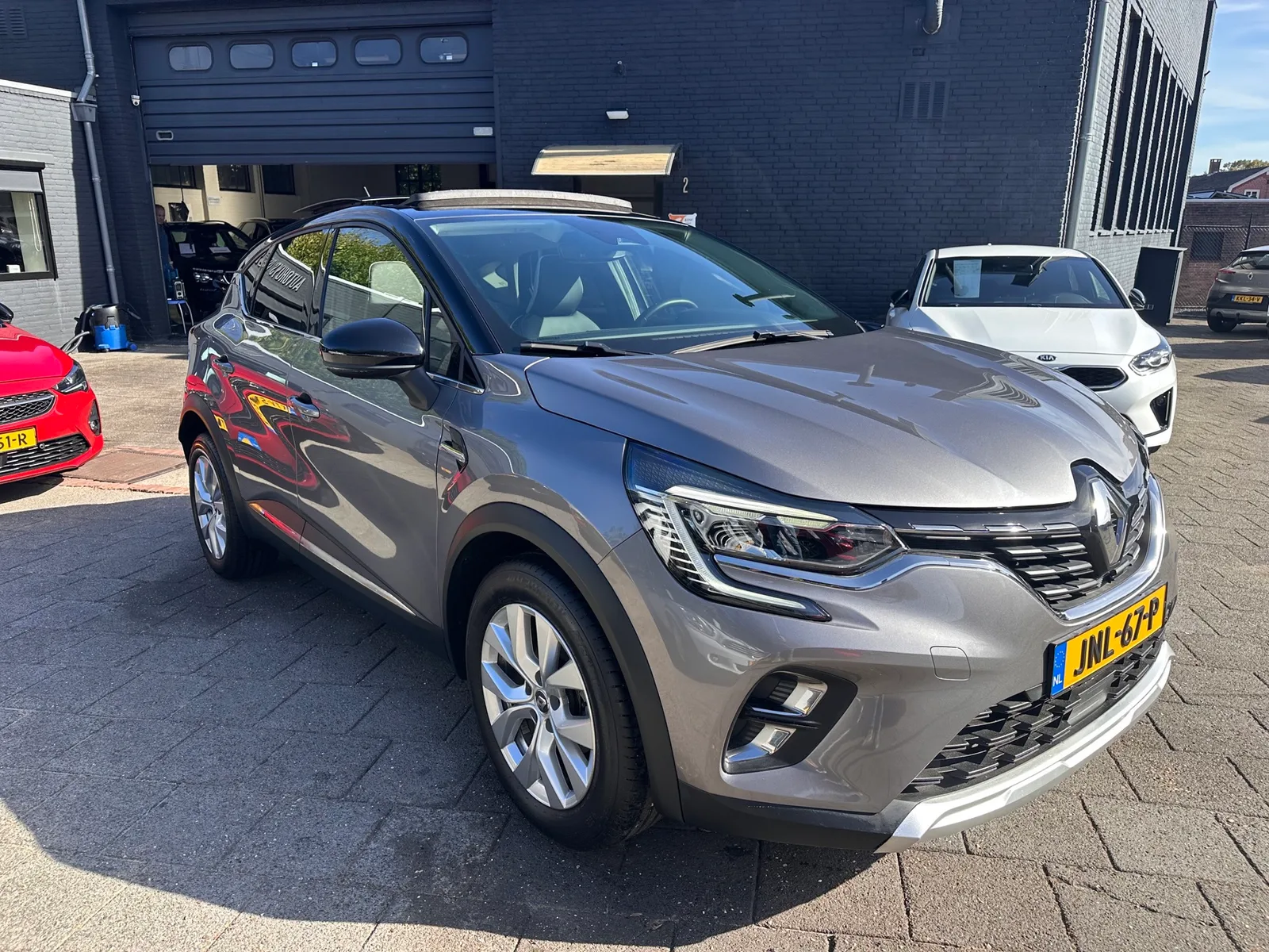 Renault Captur (2021) — foto 1