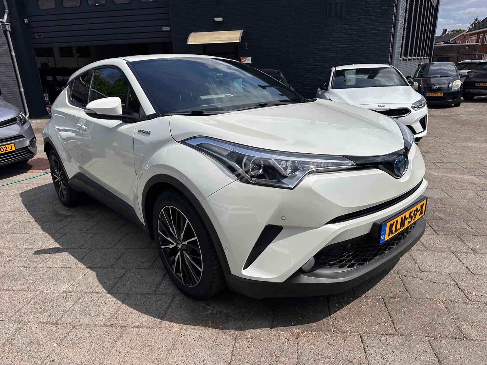 Toyota C-HR (2018) — foto 1