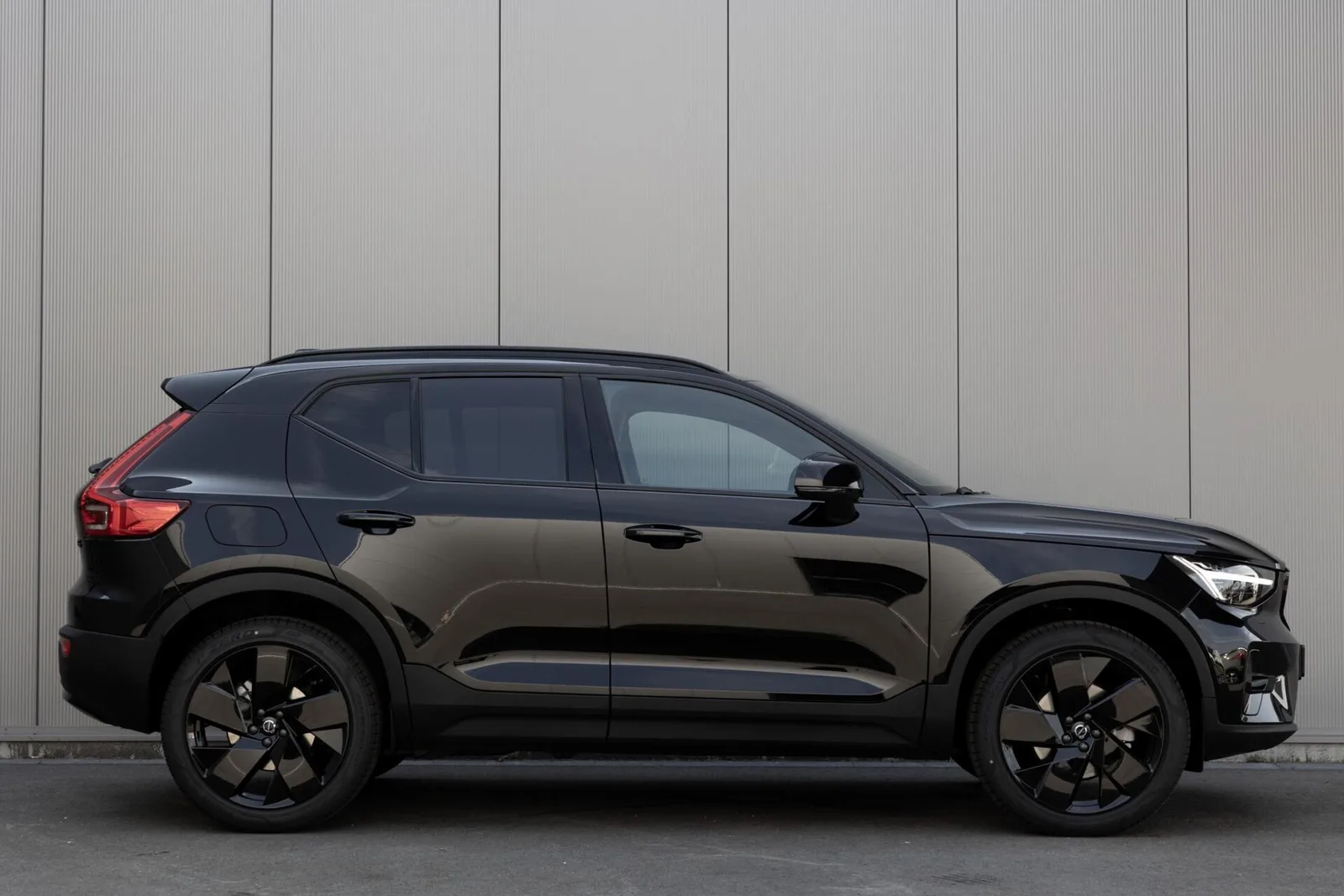 Volvo XC40 (2026) — foto 1