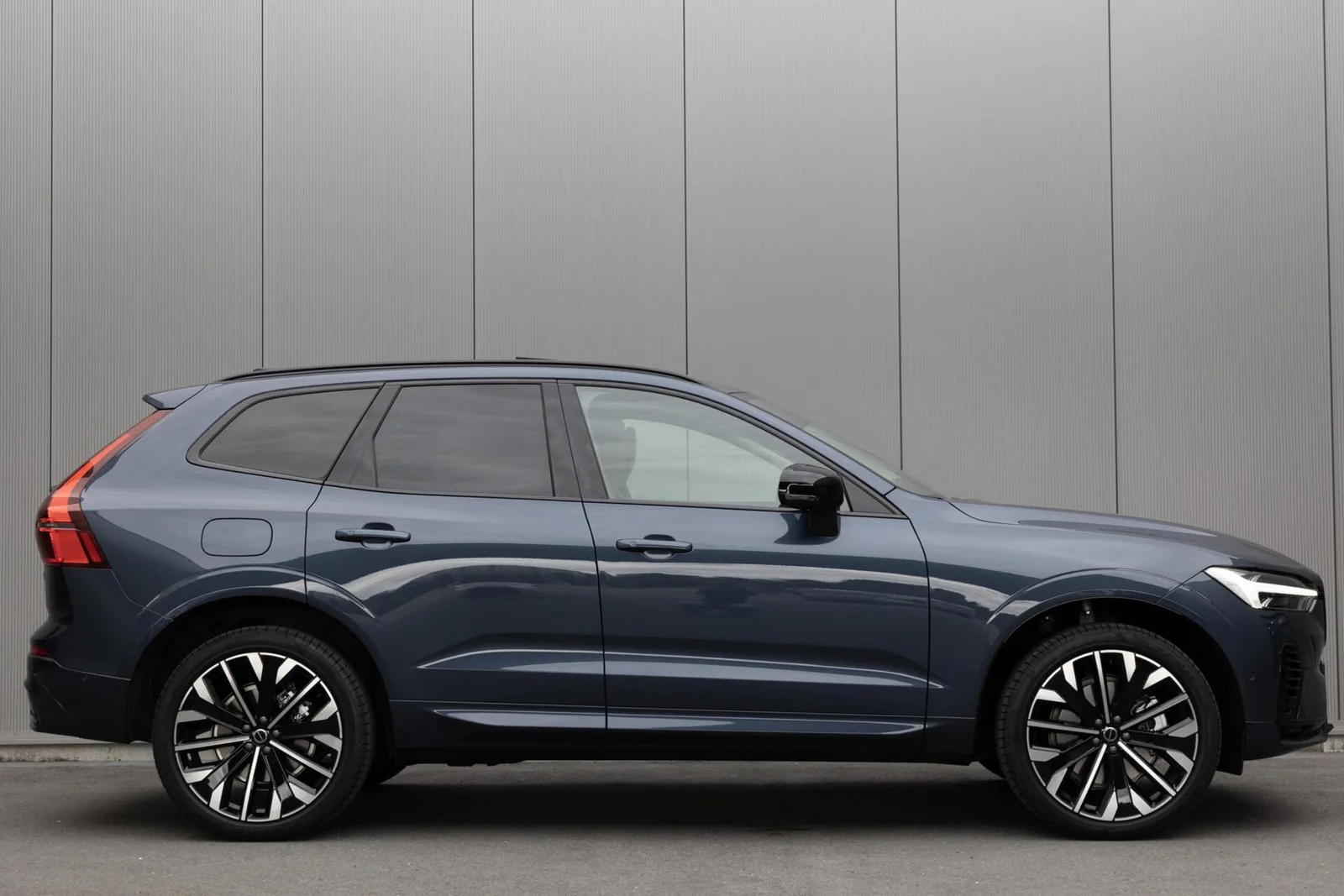 Volvo XC60 (2026) — foto 1