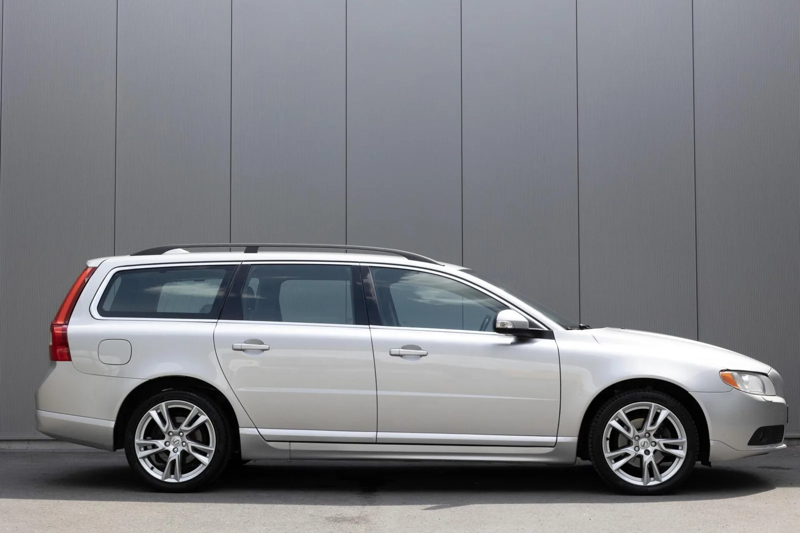 Volvo V70 (2010) — foto 1