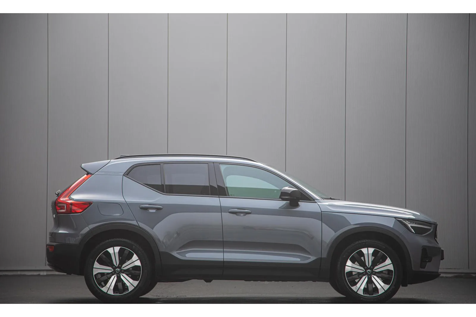 Volvo XC40 (2023) — foto 1