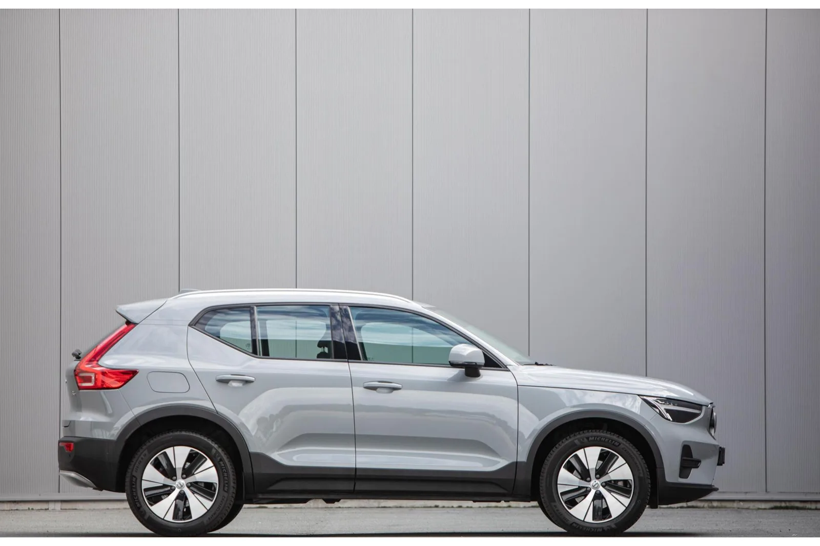 Volvo XC40 (2025) — foto 1