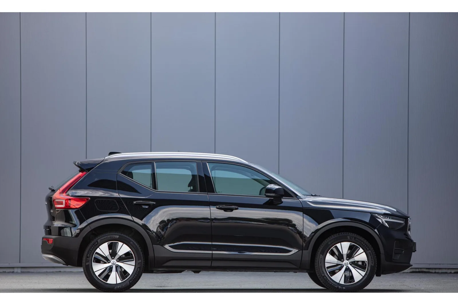 Volvo XC40 (2025) — foto 1