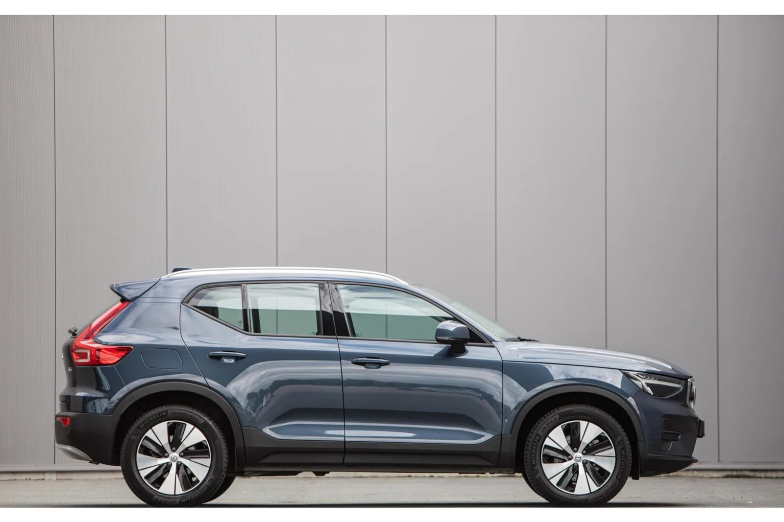 Volvo XC40 (2025) — foto 1