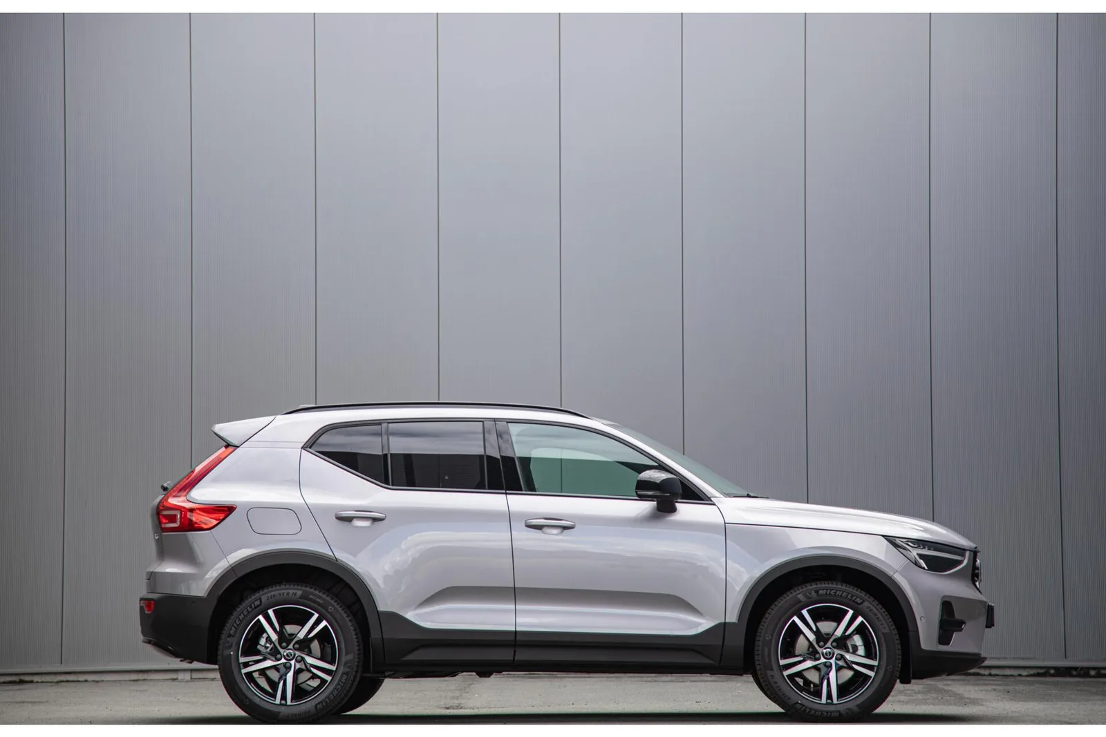 Volvo XC40 (2026) — foto 1