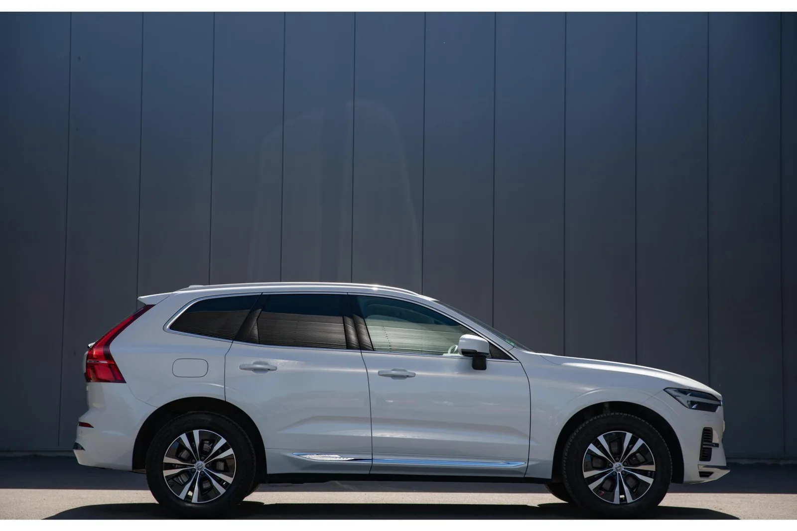 Volvo XC60 (2022) — foto 1