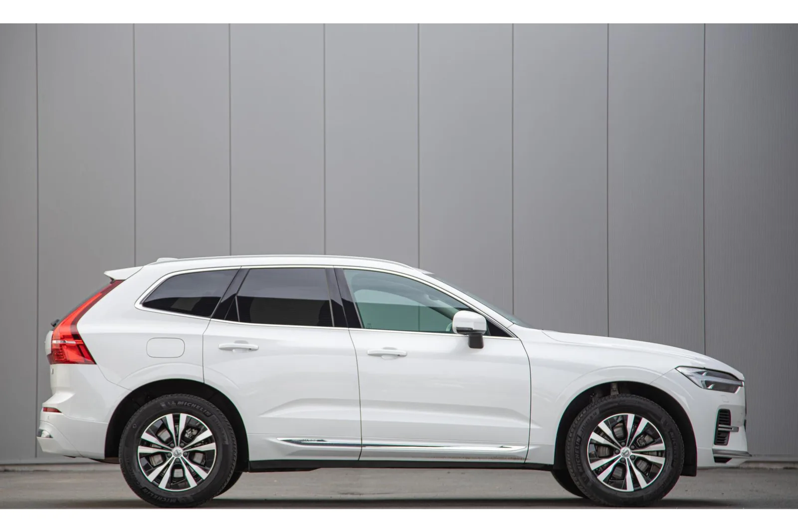 Volvo XC60 (2024) — foto 1