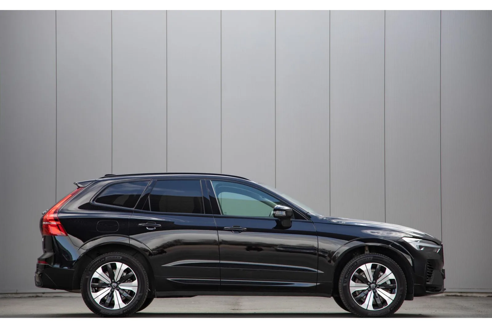 Volvo XC60 (2023) — foto 1