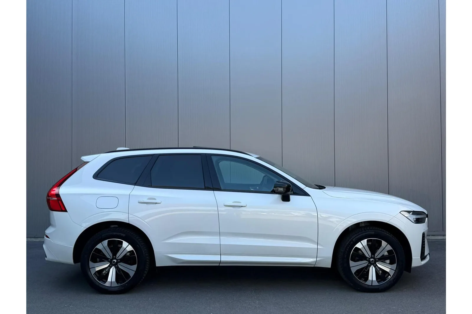 Volvo XC60 (2023) — foto 1