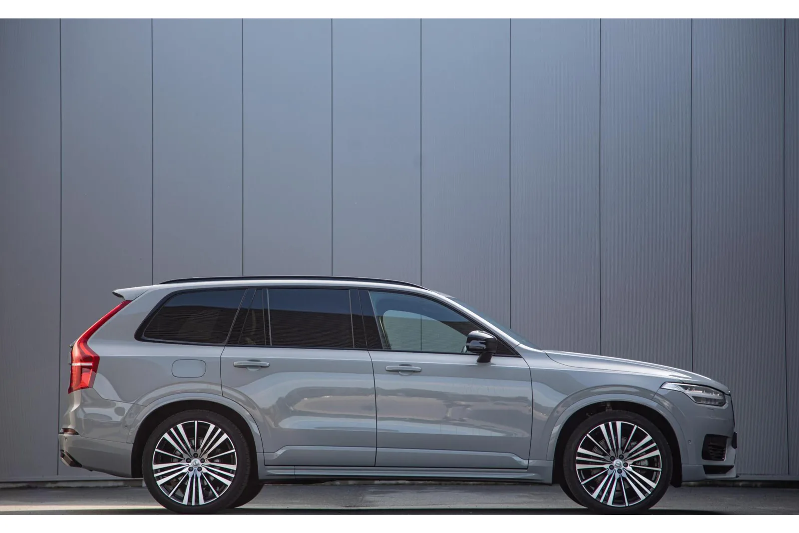 Volvo XC90 (2024) — foto 1