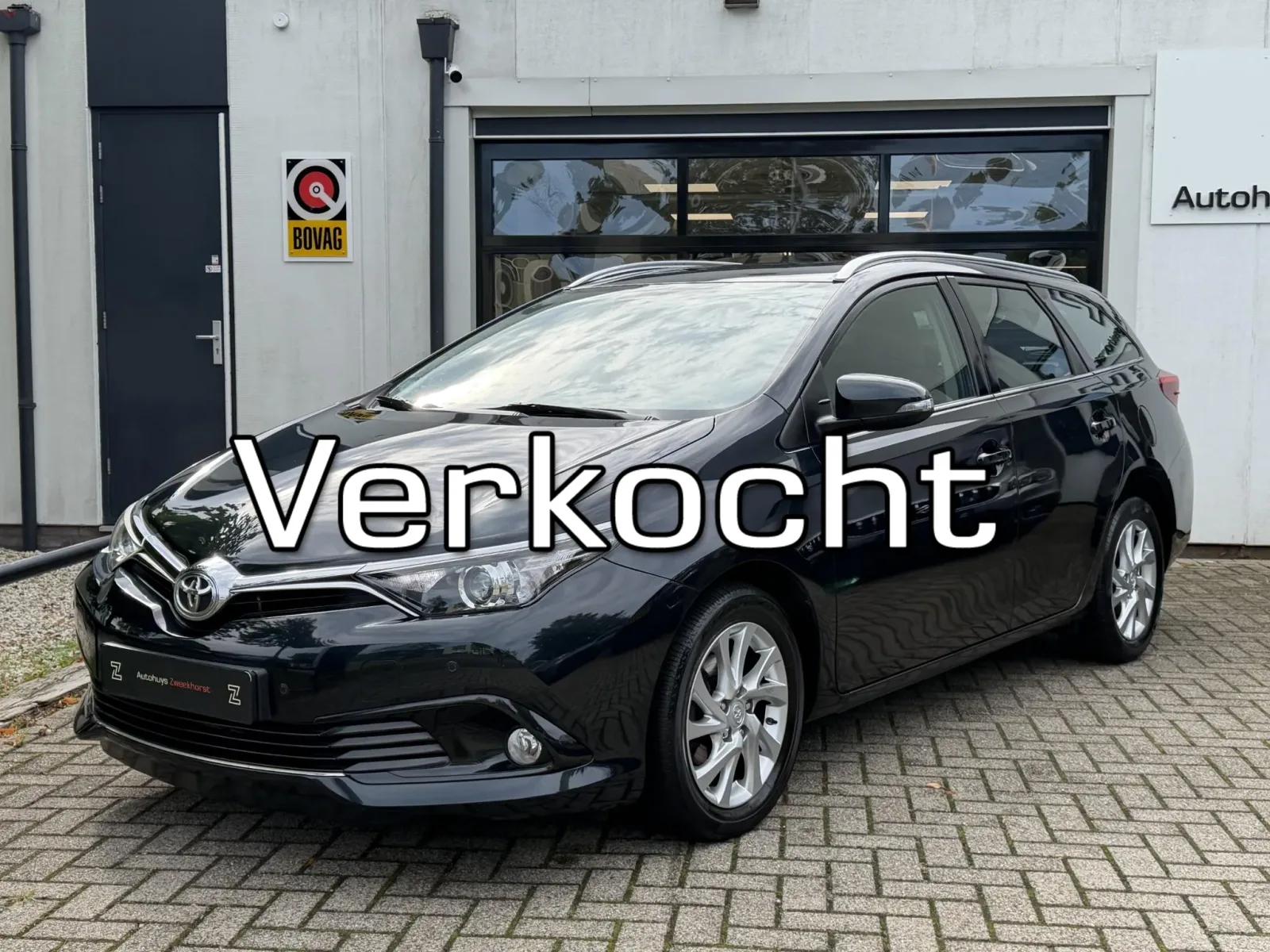 Toyota Auris (2017) — foto 1