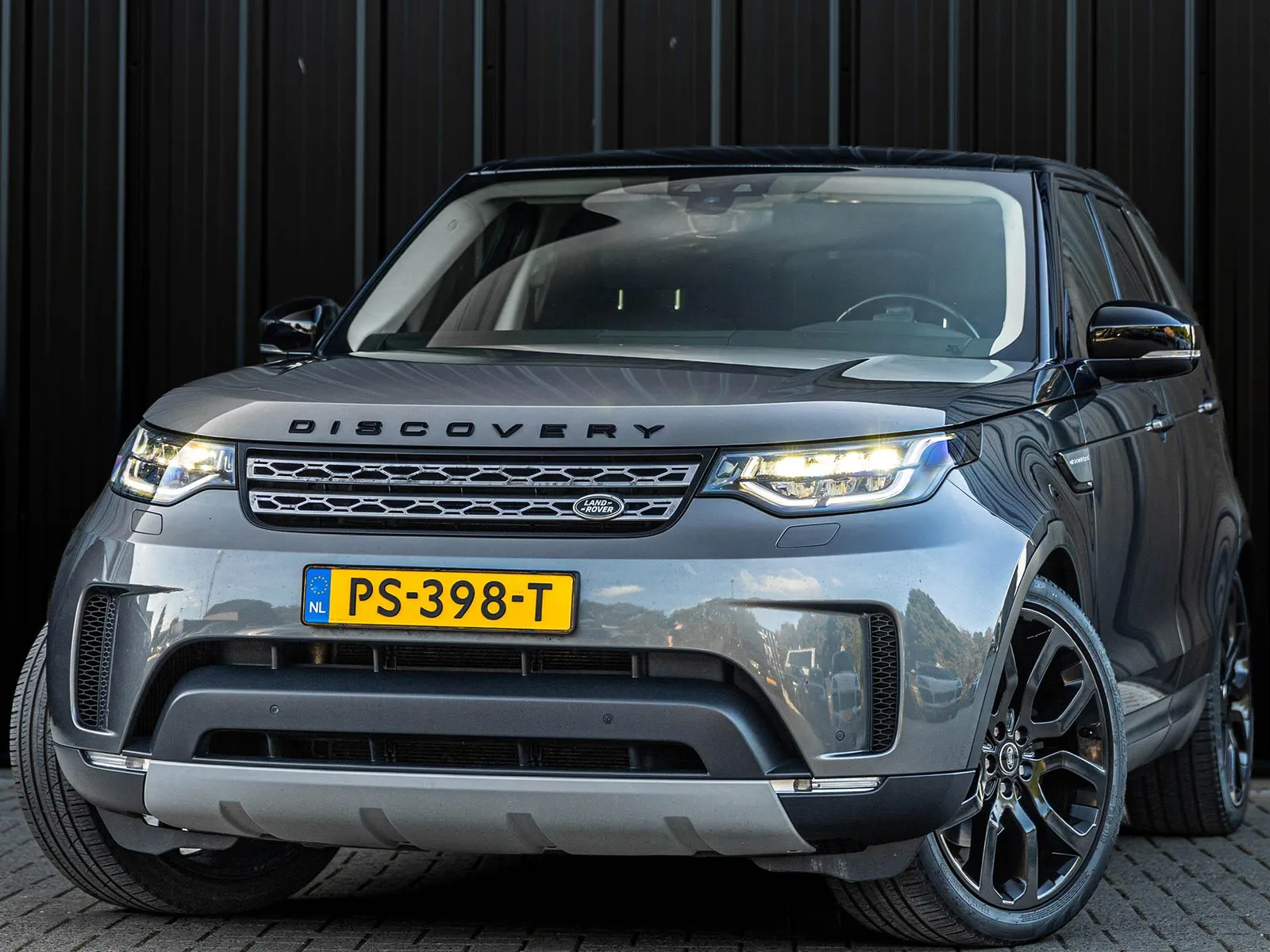 Land Rover Discovery (2017) — foto 1