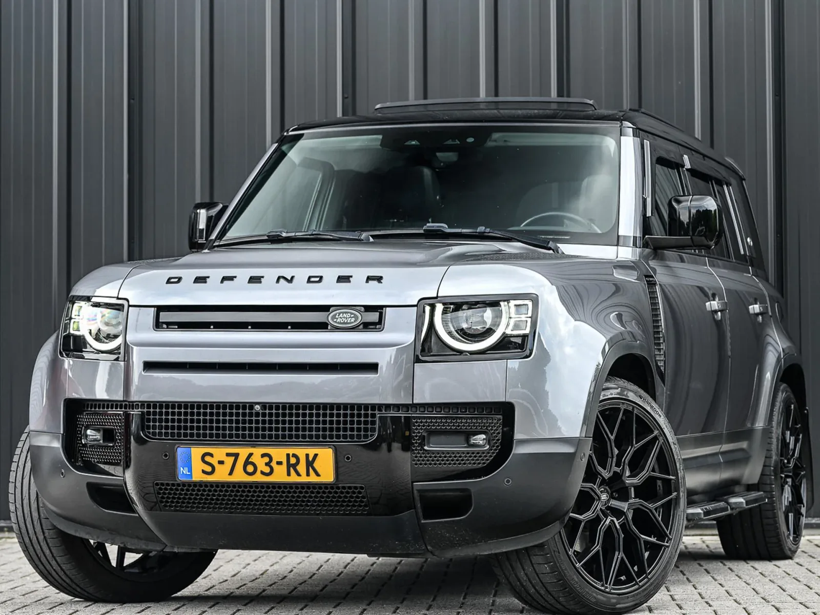 Land Rover Defender (2023) — foto 1