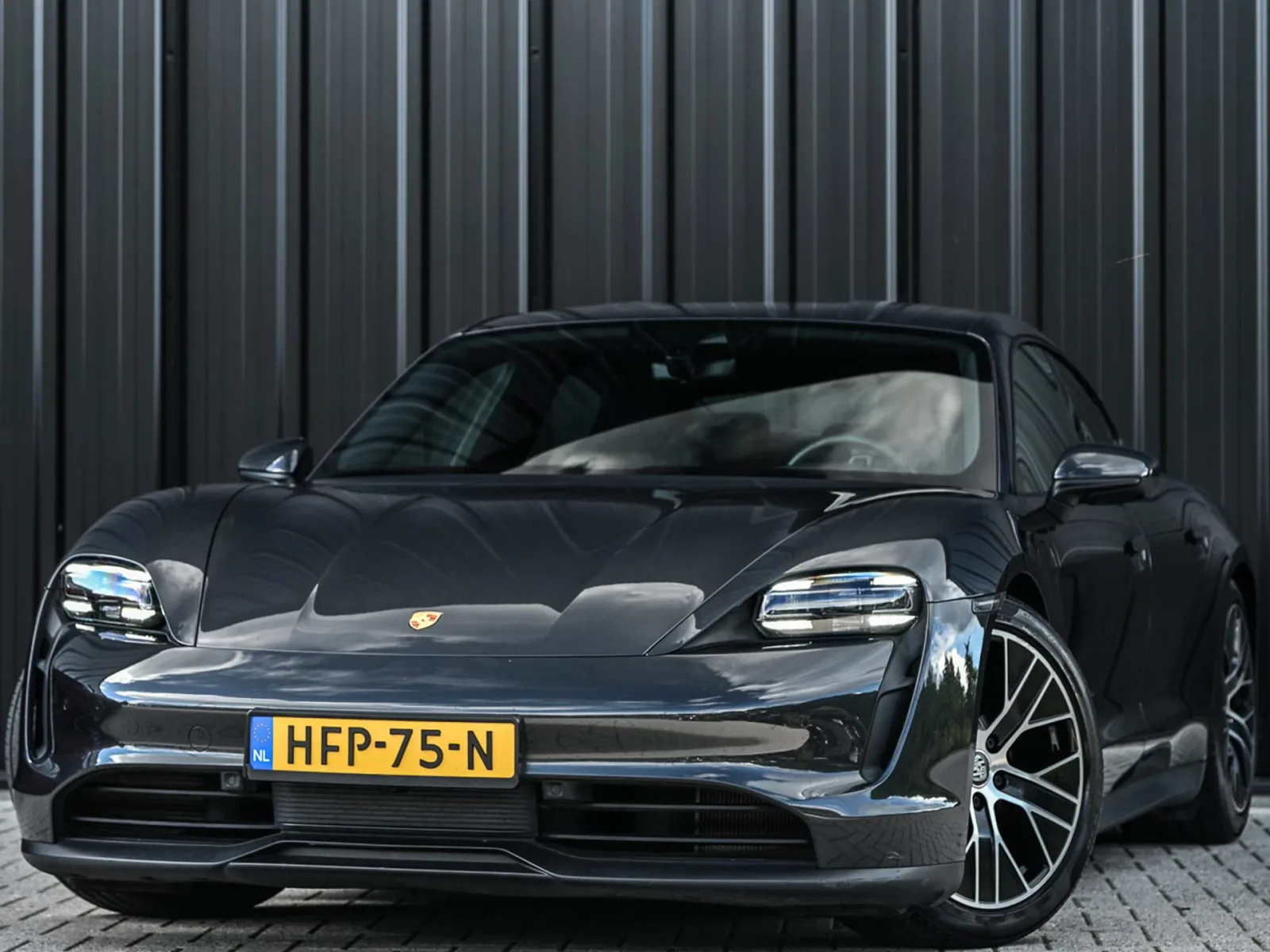 Porsche Taycan (2021) — foto 1