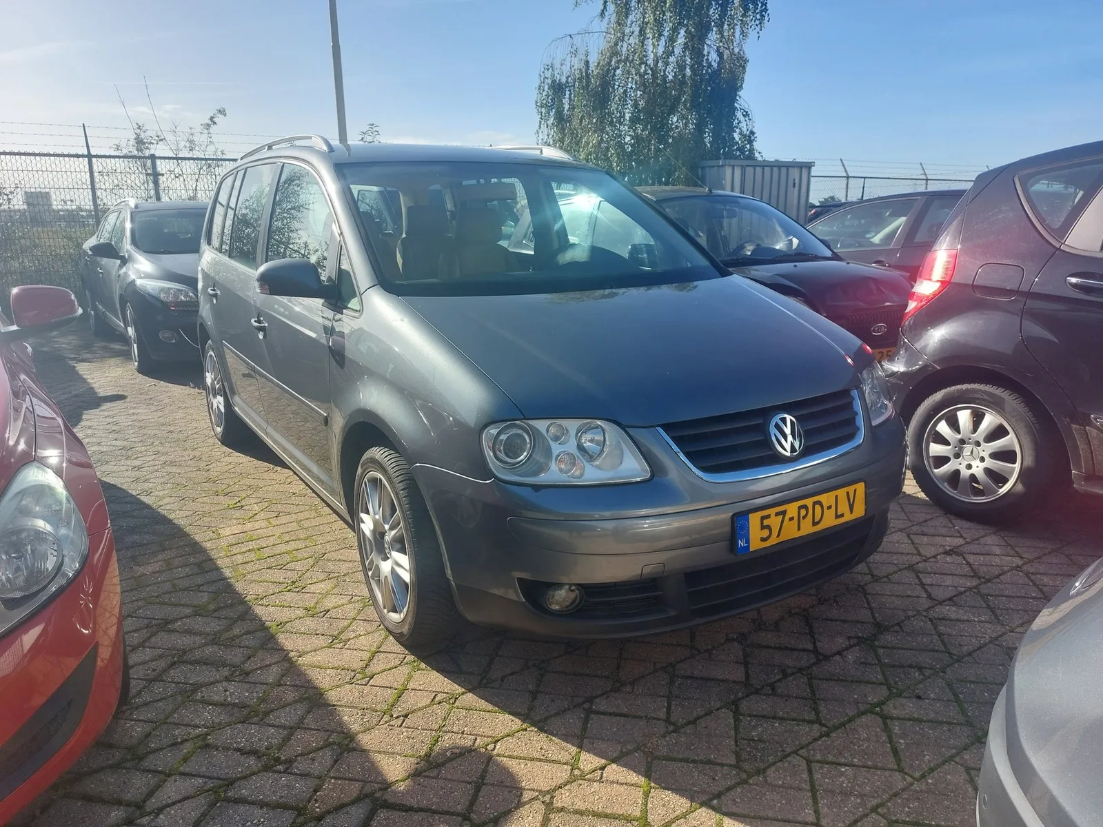 Volkswagen Touran (2004) — foto 1