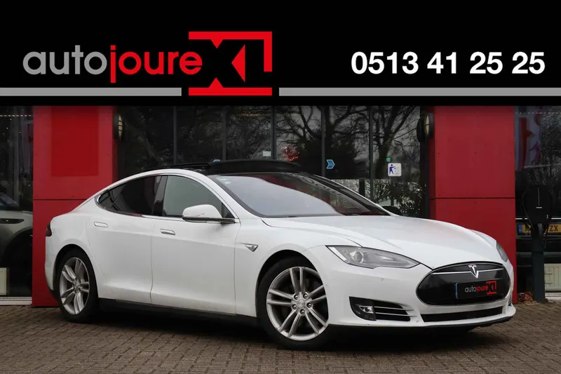 Tesla Model S (2015)