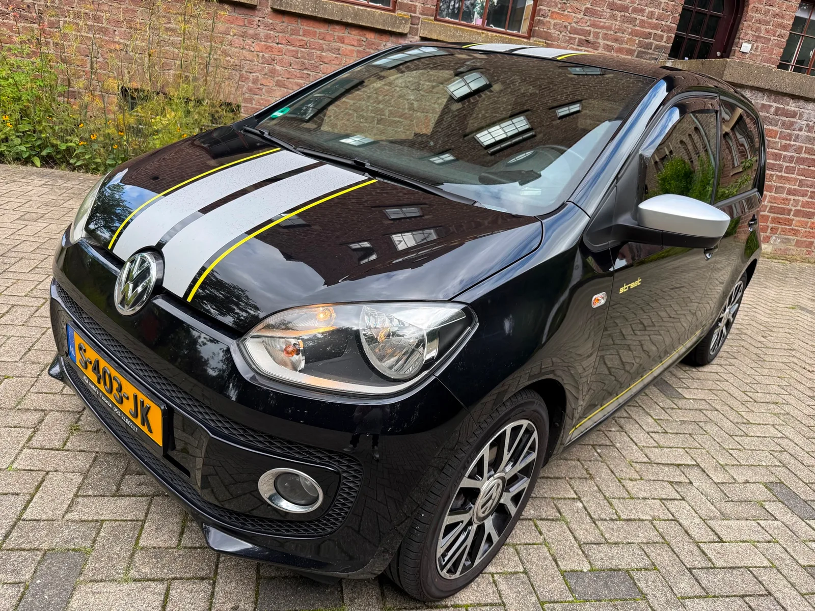 Volkswagen Up! (2015) — foto 1