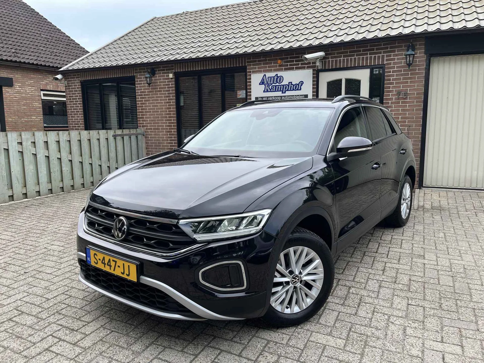 Volkswagen T-Roc (2023) — foto 1