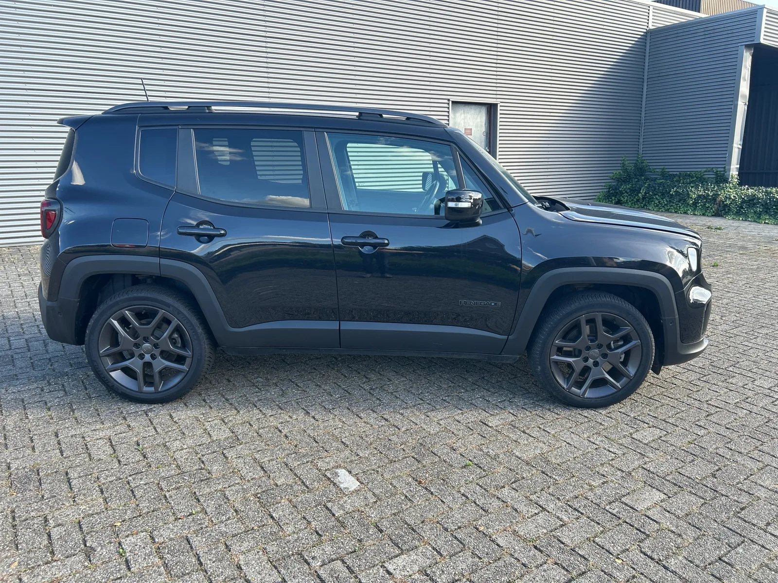 Jeep Renegade (2020) — foto 1
