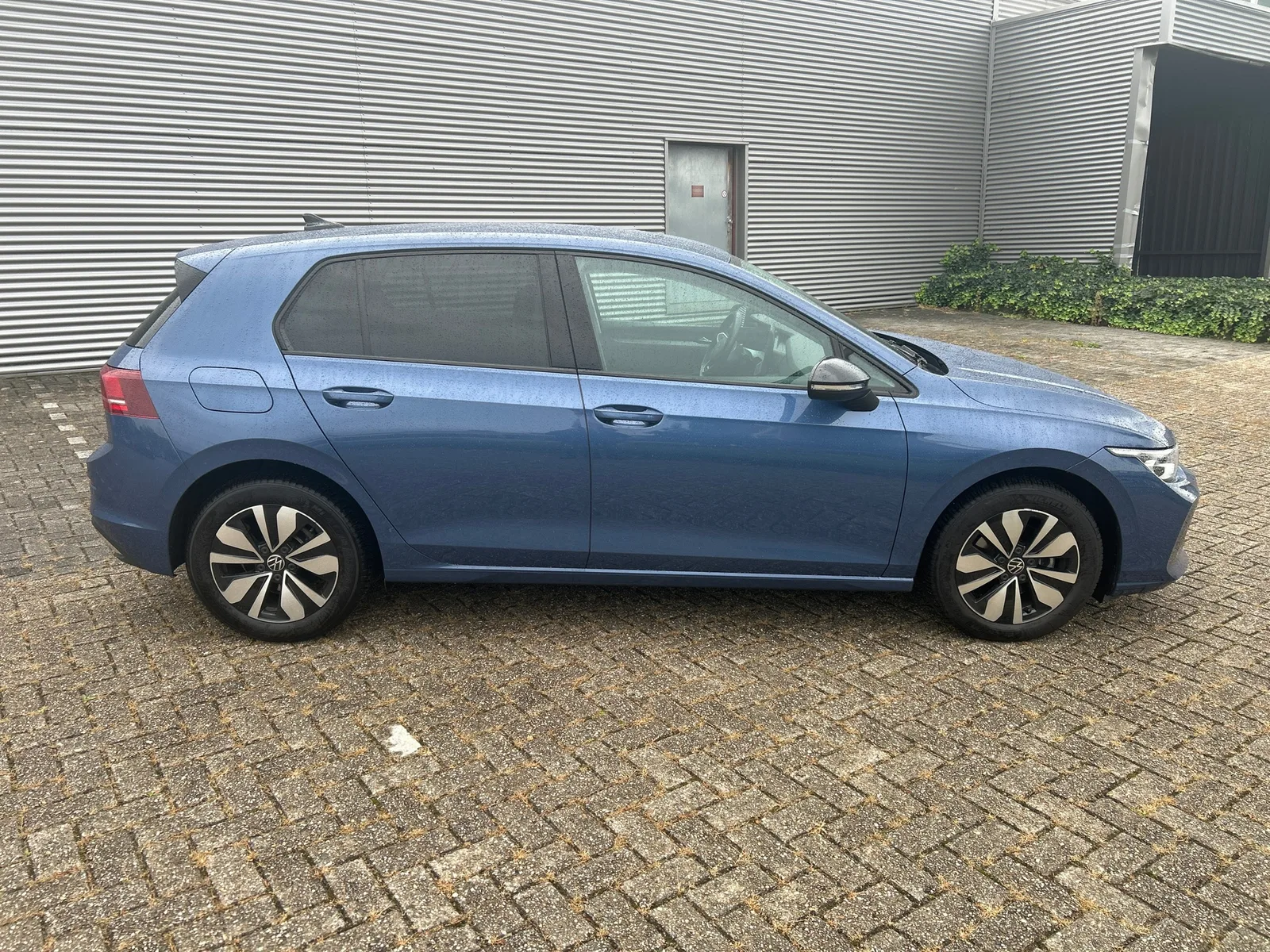 Volkswagen Golf (2025) — foto 1