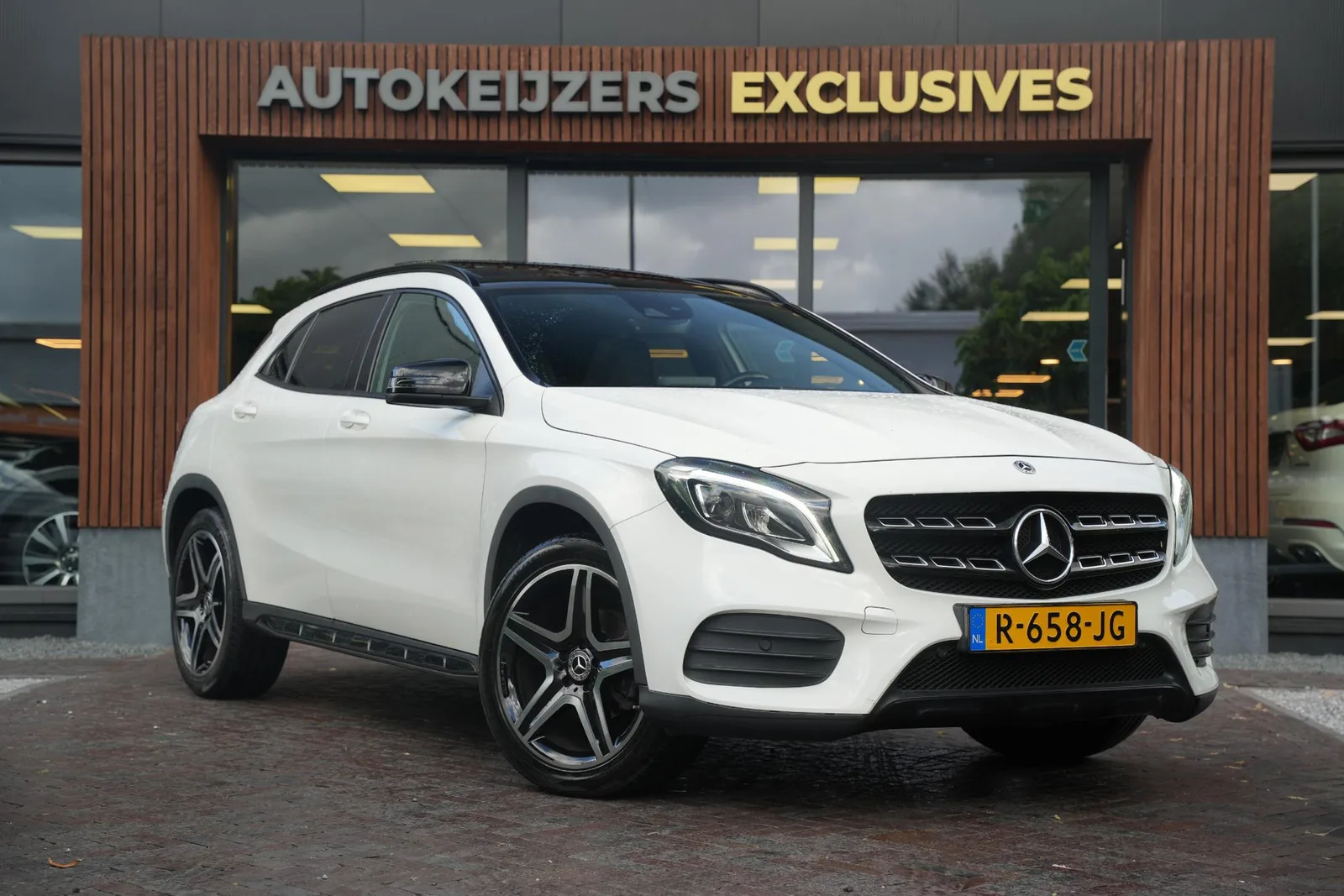 Mercedes-Benz GLA (2018) — foto 1