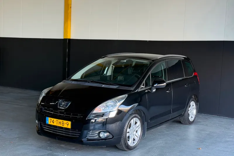 Peugeot 5008 (2012)