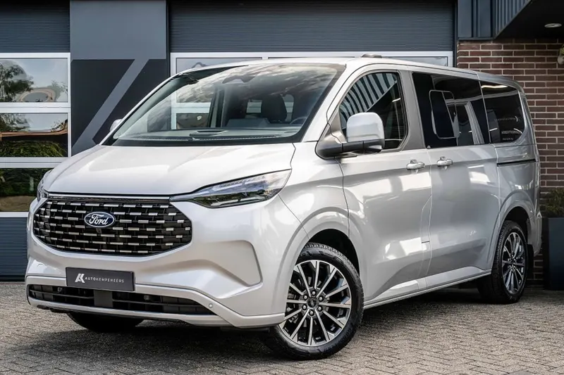 Ford Tourneo Custom (2025)