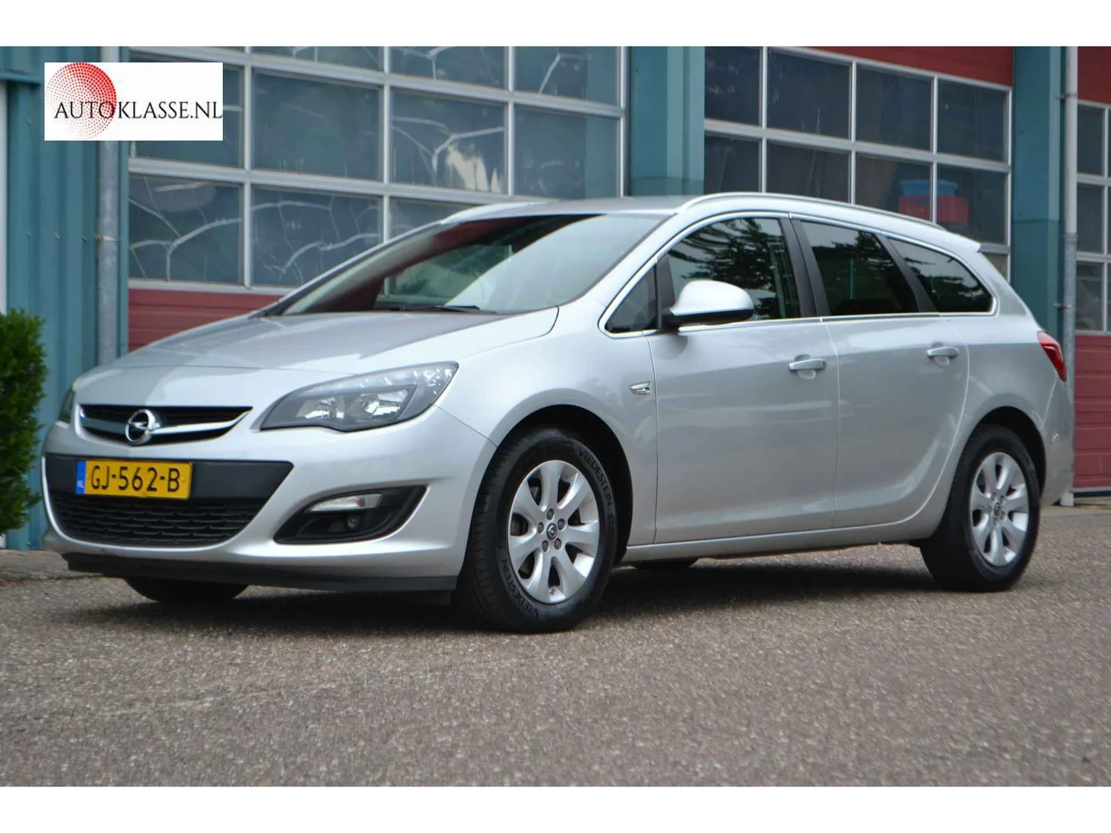 Opel Astra (2015) — foto 1