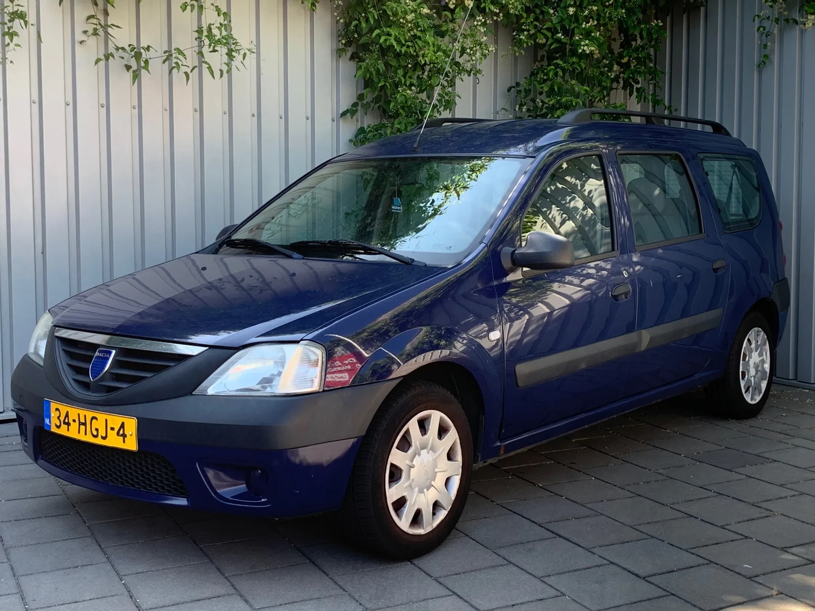 Dacia Logan MCV (2008) — foto 1