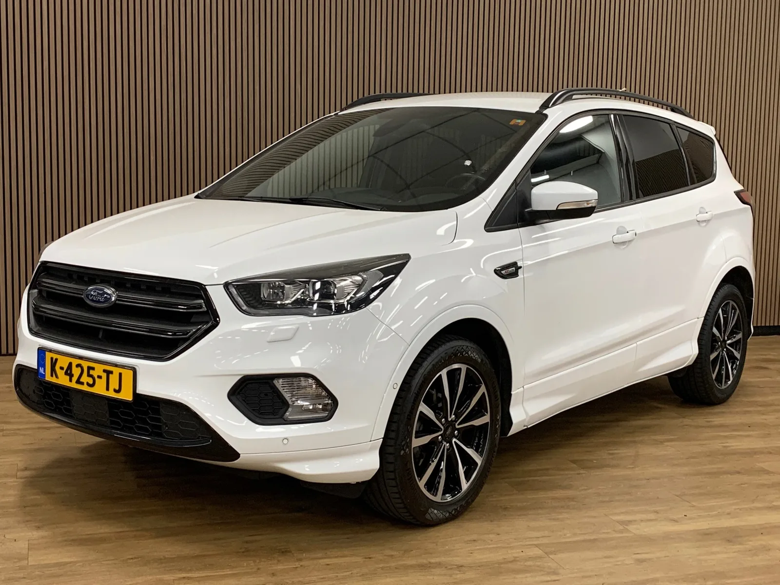 Ford Kuga (2017) — foto 1