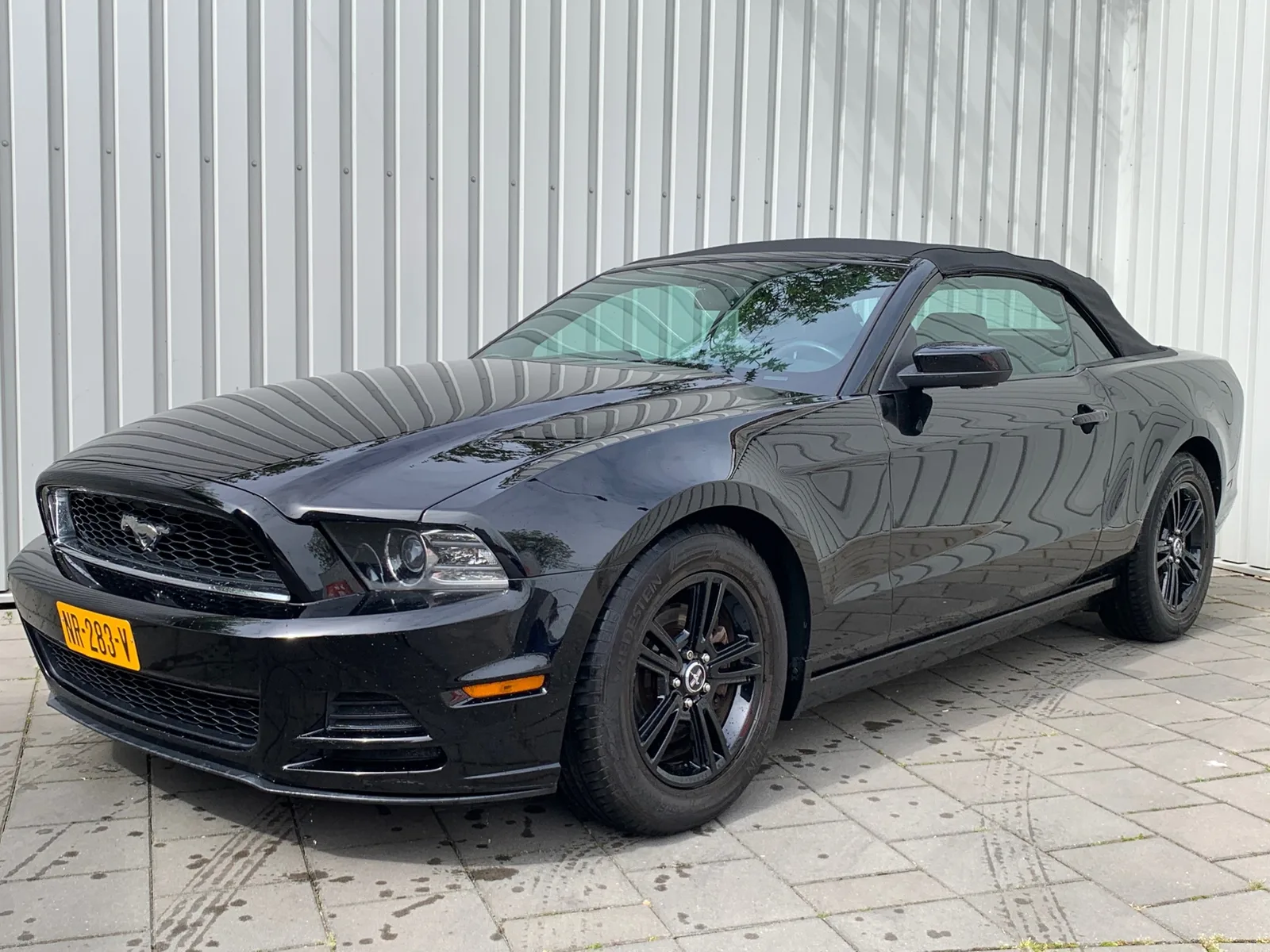 Ford Mustang (2013) — foto 1