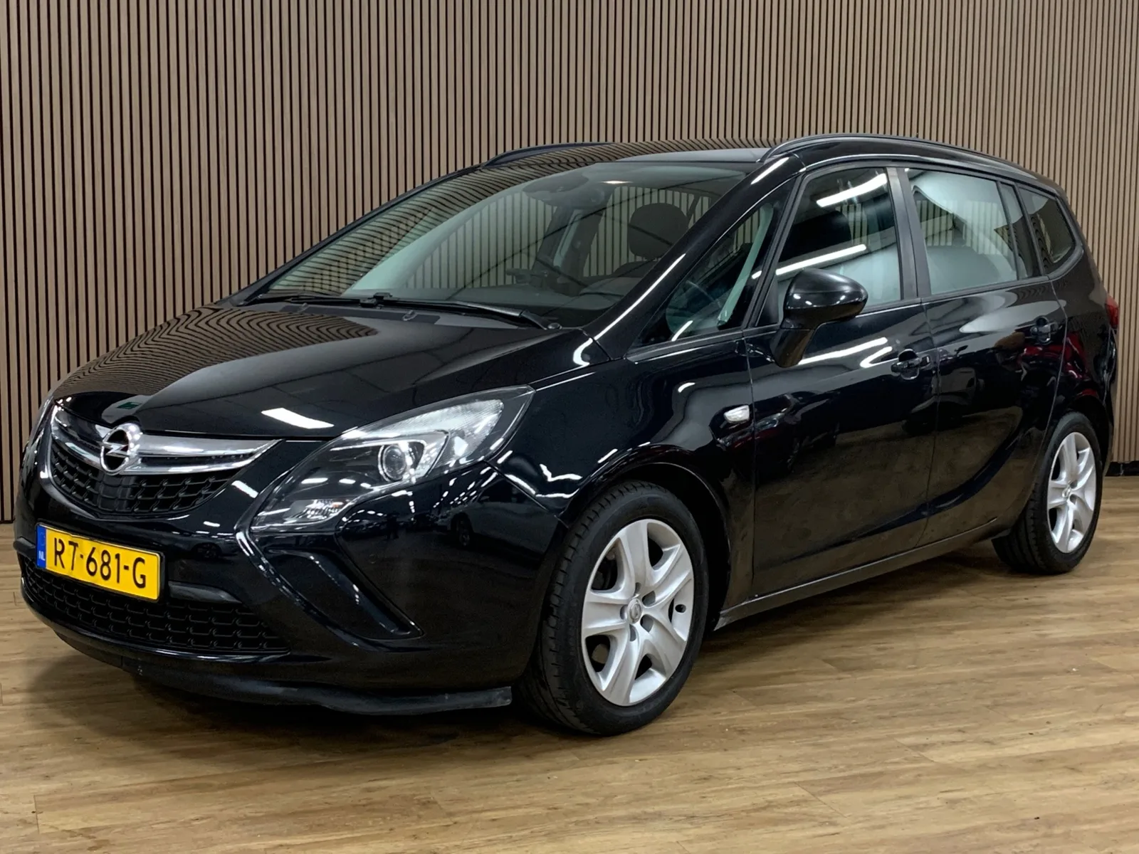 Opel Zafira Tourer (2012) — foto 1