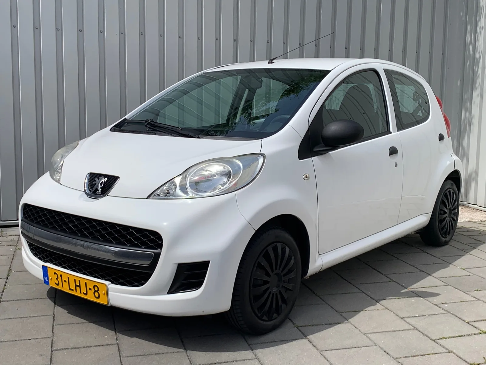 Peugeot 107 (2010) — foto 1