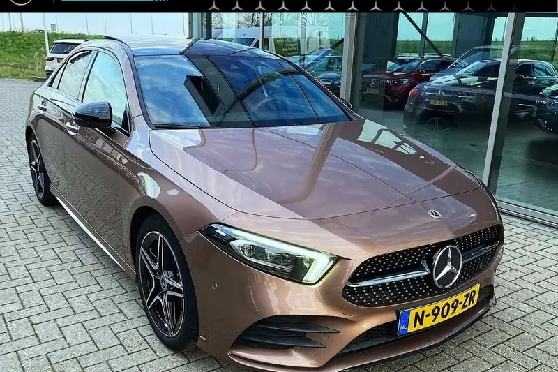 Mercedes-Benz van (2022)