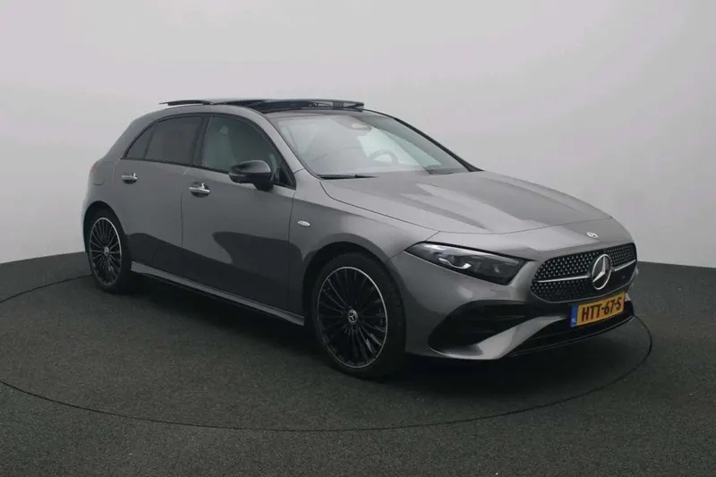 Mercedes-Benz van (2025)