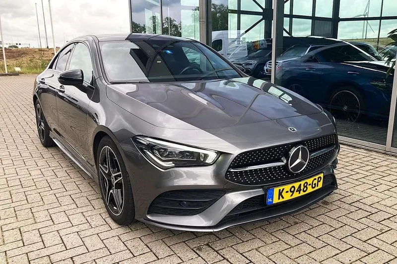 Mercedes-Benz van (2021)