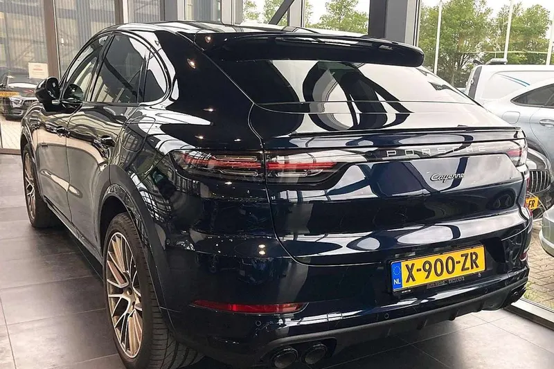 Porsche van (2023)